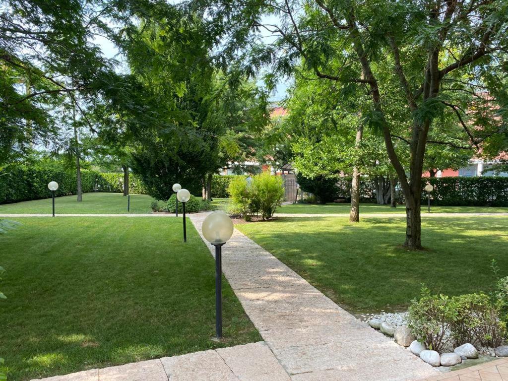 דסנזאנו דל גארדה Appartamento Il Faro Con Giardino In Residence Con Piscina מראה חיצוני תמונה